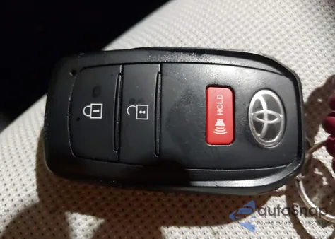 2023 Toyota Corolla Cross Le z USA, uszkodzony, nr VIN 7MUBAABG0PV063196